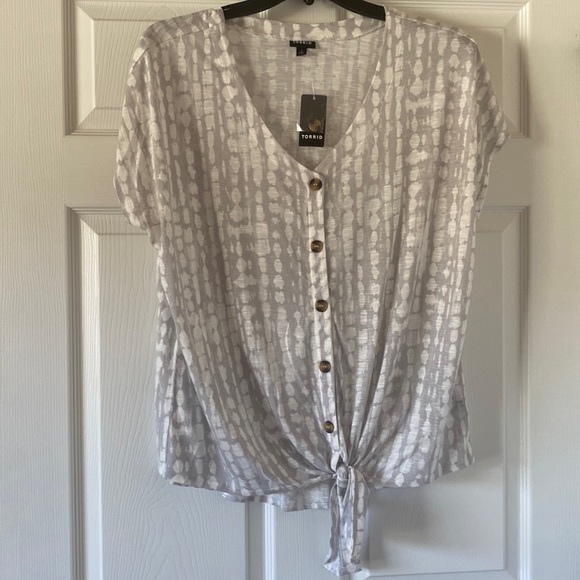 BNWT Torrid Ocean Dye Button Down Top - Picture 1 of 3